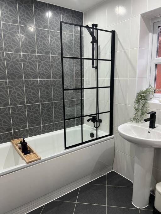 Stunning Home In Astley Tyldesley 외부 사진